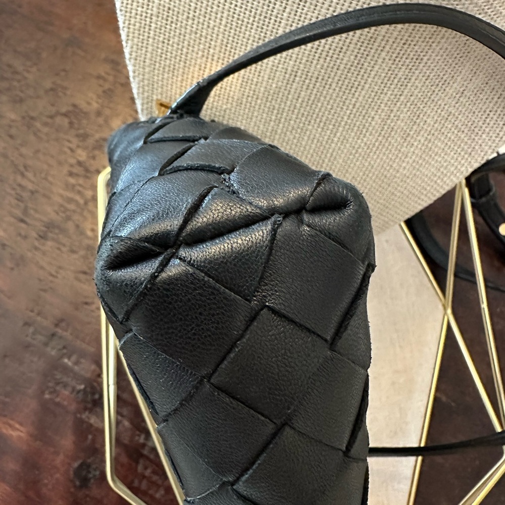 Bottega Veneta Intrecciato Shoulder Bag In Black Leather With Gold Hardware - Picture 15 of 15